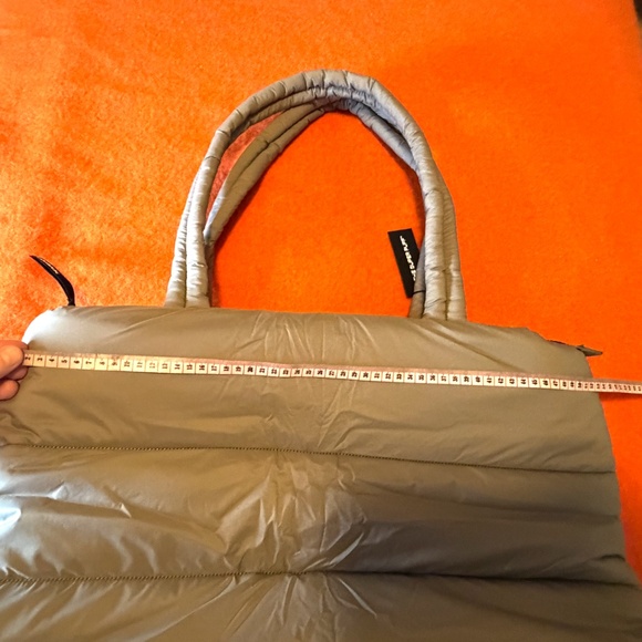 Aritzia The Super Puff Tote Bag cliMATTE in Modern Taupe NWT - Picture 9 of 12